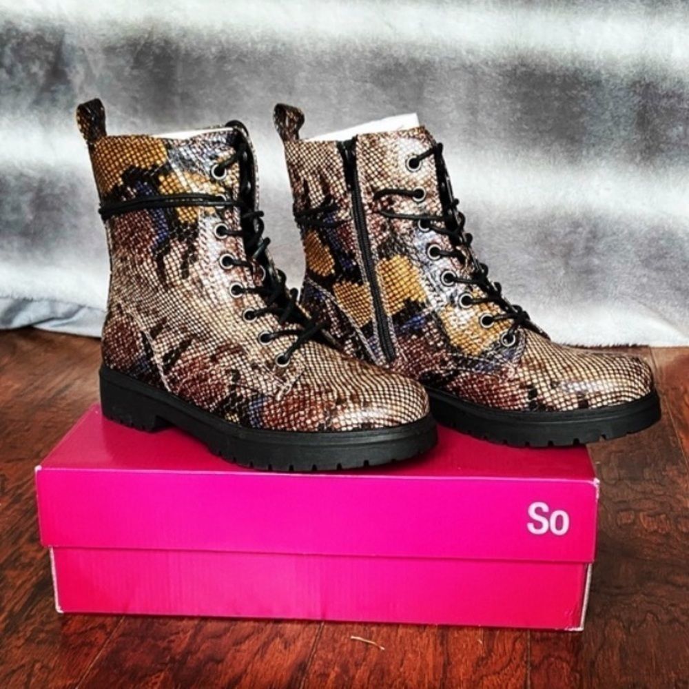 NWT SO Bowfin Snake Skin Print Combat Boots